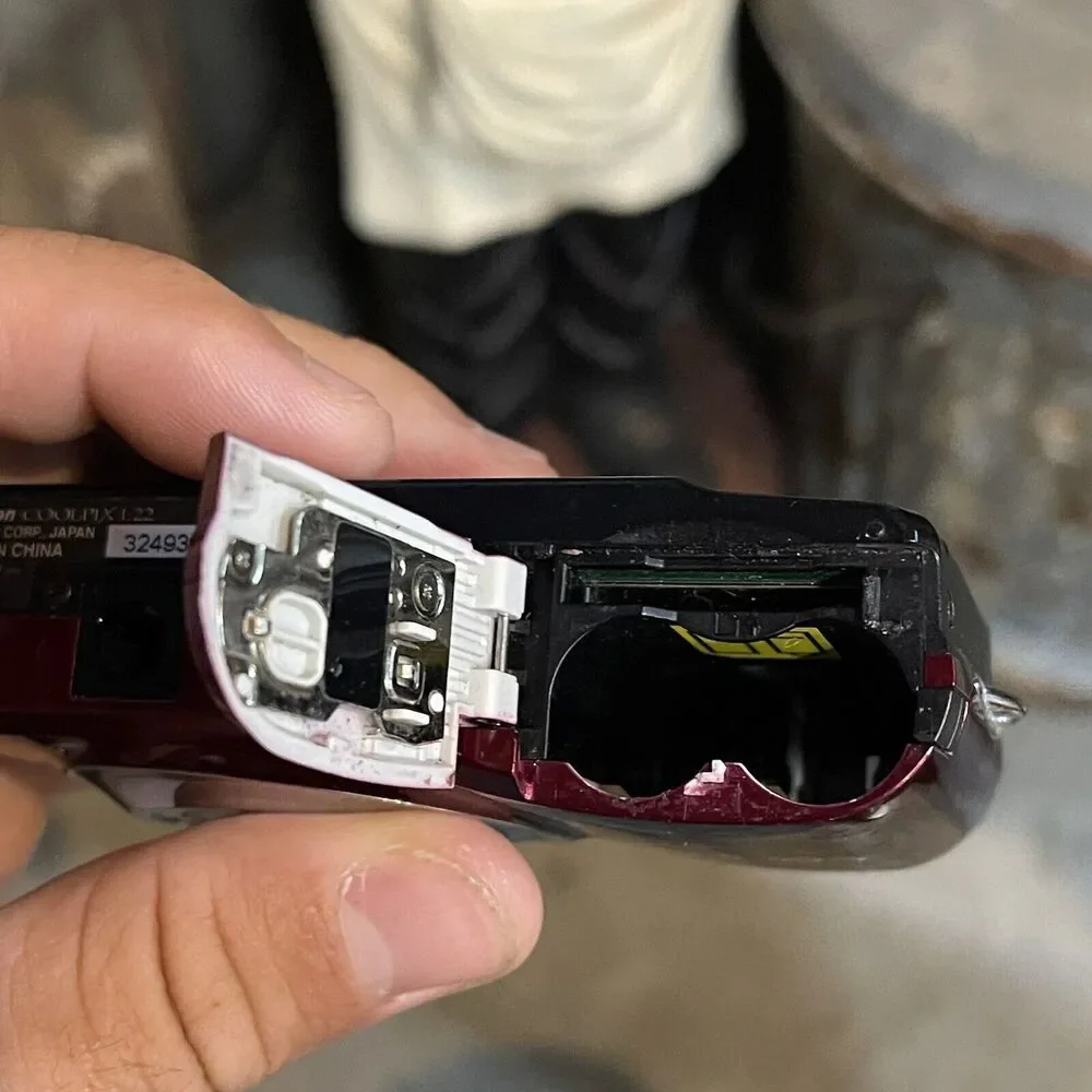 Nikon Coolpix L22 12MP 3.6x Optical Zoom Red Digital Camera For PARTS OR REPAIR